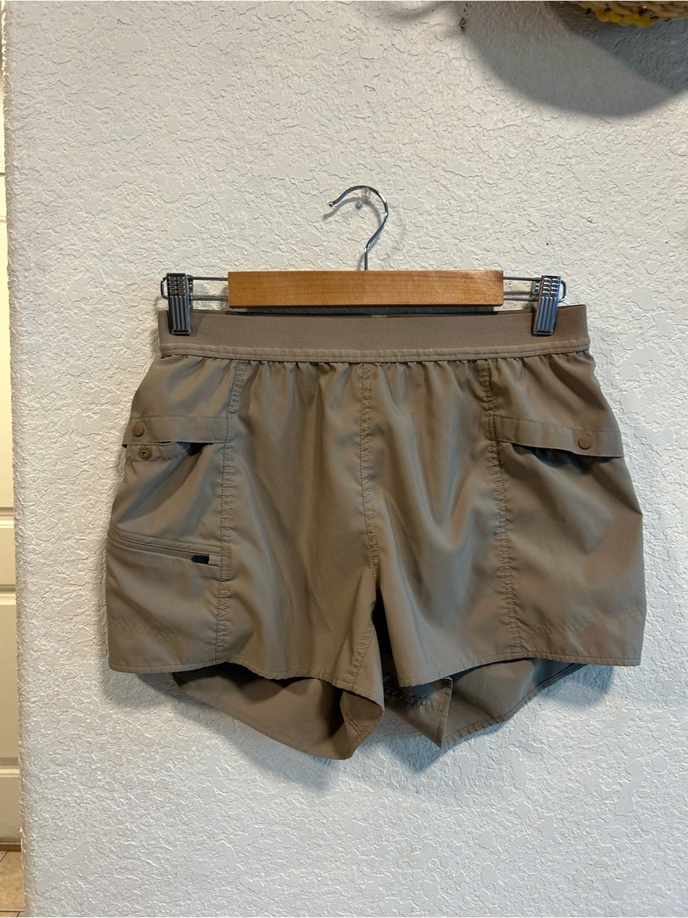 Mountain Hardwear Women's Athletic Shorts in Taupe